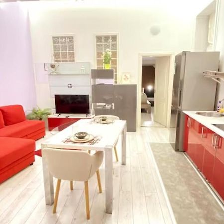 Yes, Yes! Lovely Apartment Good Amenities Budapest Center Buitenkant foto