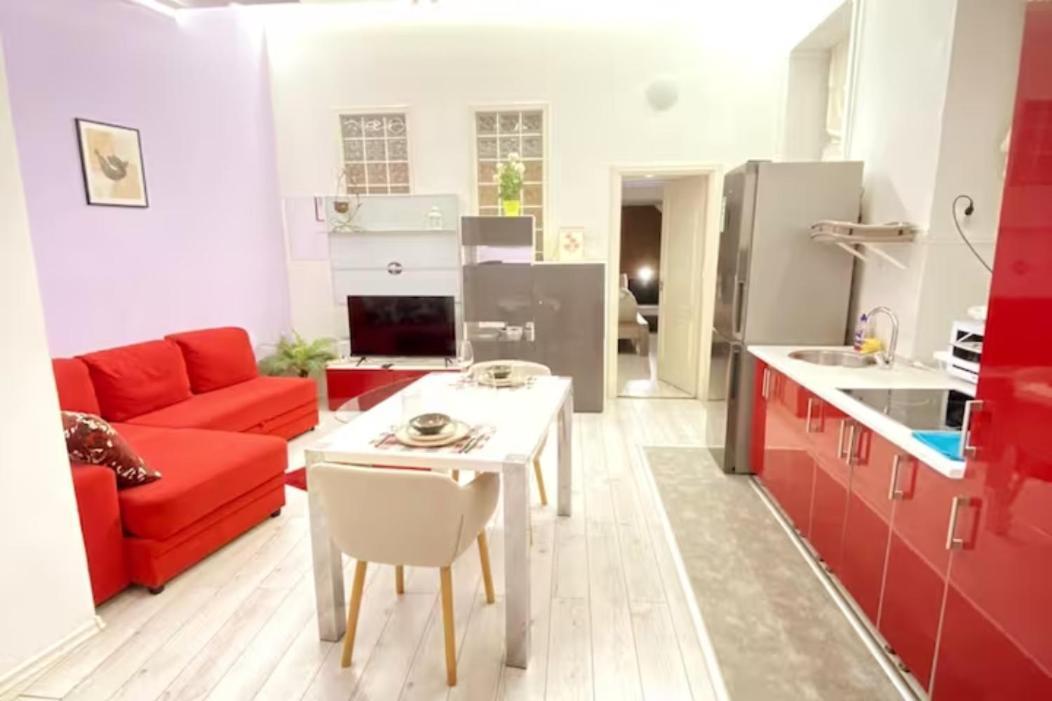 Yes, Yes! Lovely Apartment Good Amenities Budapest Center Buitenkant foto