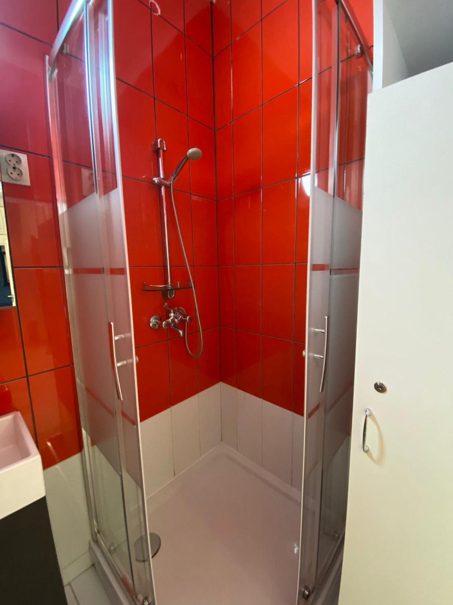 Yes, Yes! Lovely Apartment Good Amenities Budapest Center Buitenkant foto