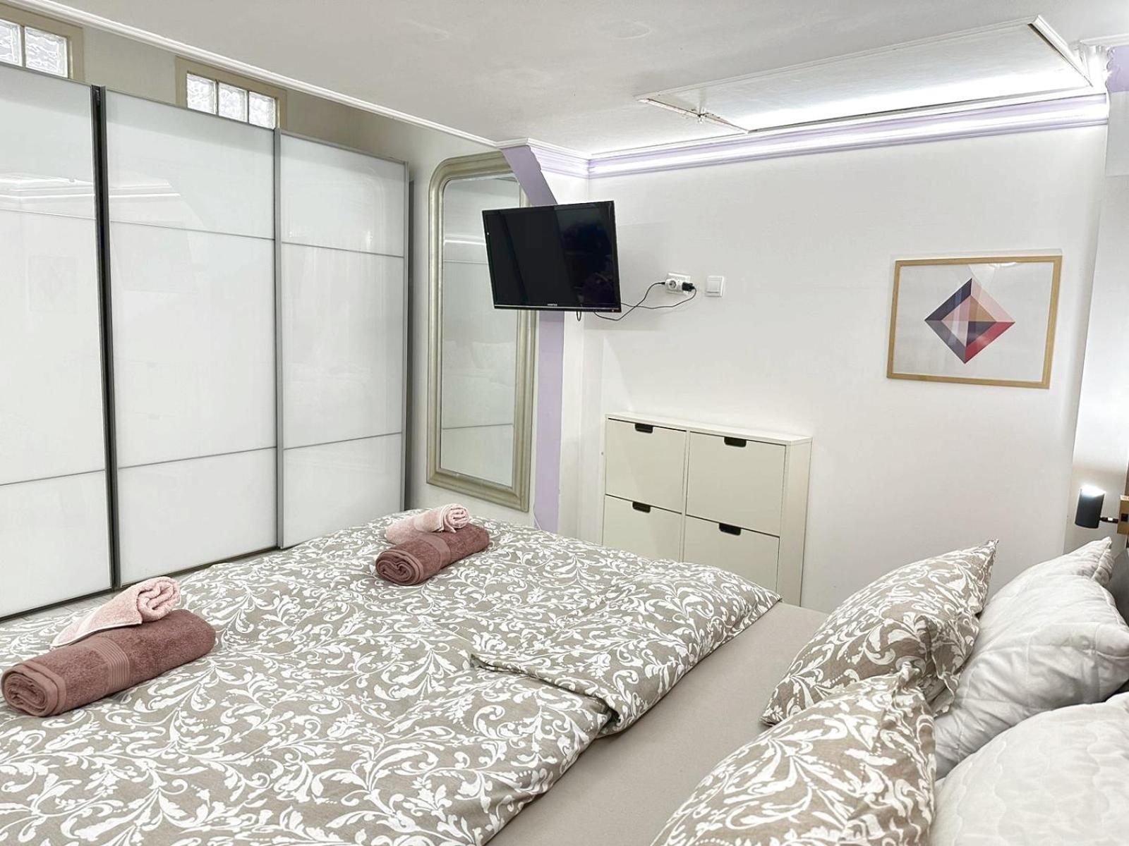 Yes, Yes! Lovely Apartment Good Amenities Budapest Center Buitenkant foto