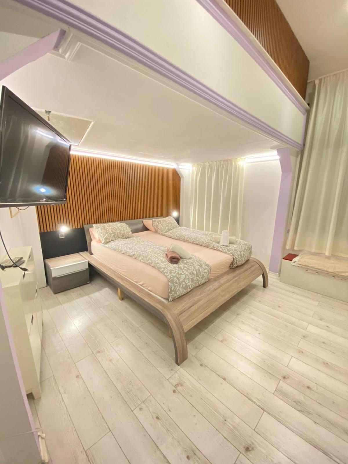 Yes, Yes! Lovely Apartment Good Amenities Budapest Center Buitenkant foto