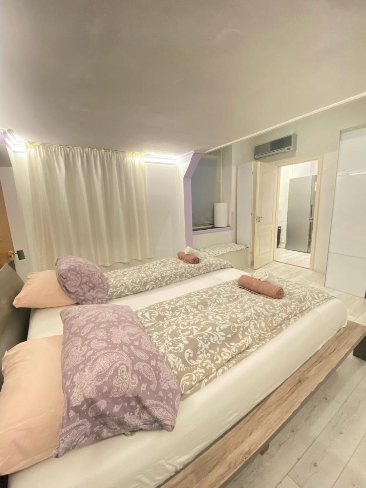 Yes, Yes! Lovely Apartment Good Amenities Budapest Center Buitenkant foto