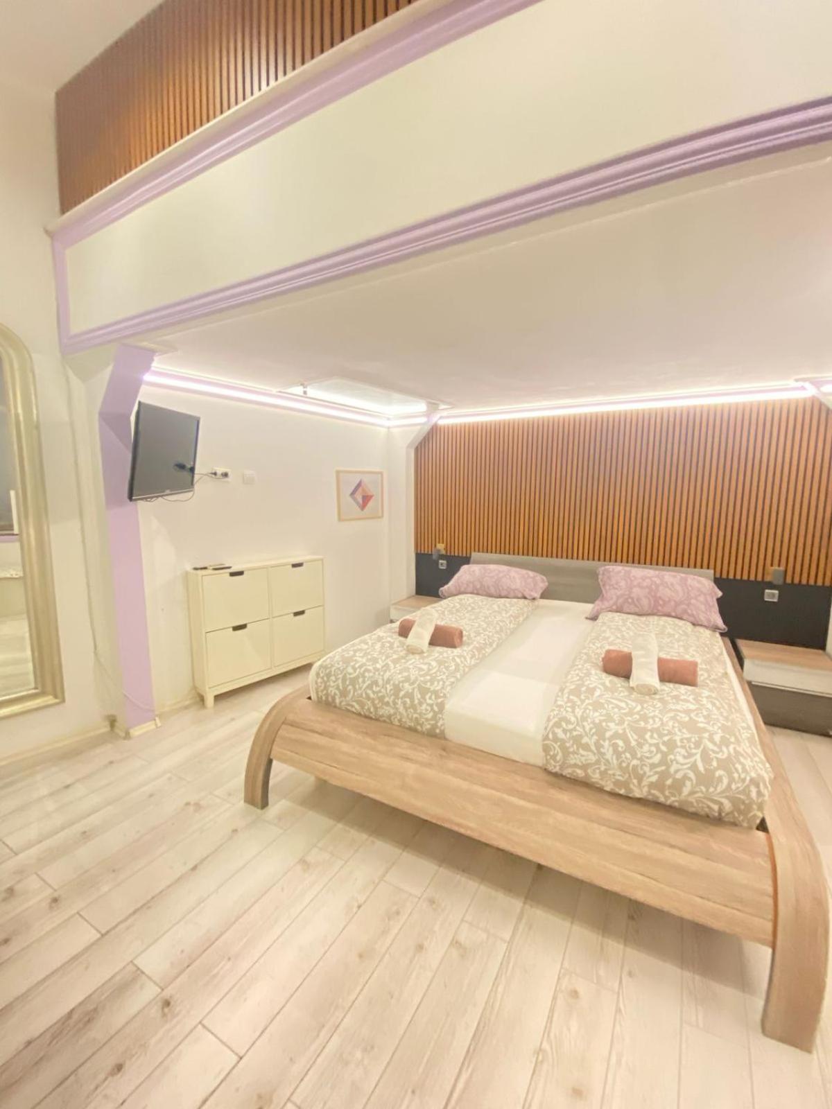 Yes, Yes! Lovely Apartment Good Amenities Budapest Center Buitenkant foto